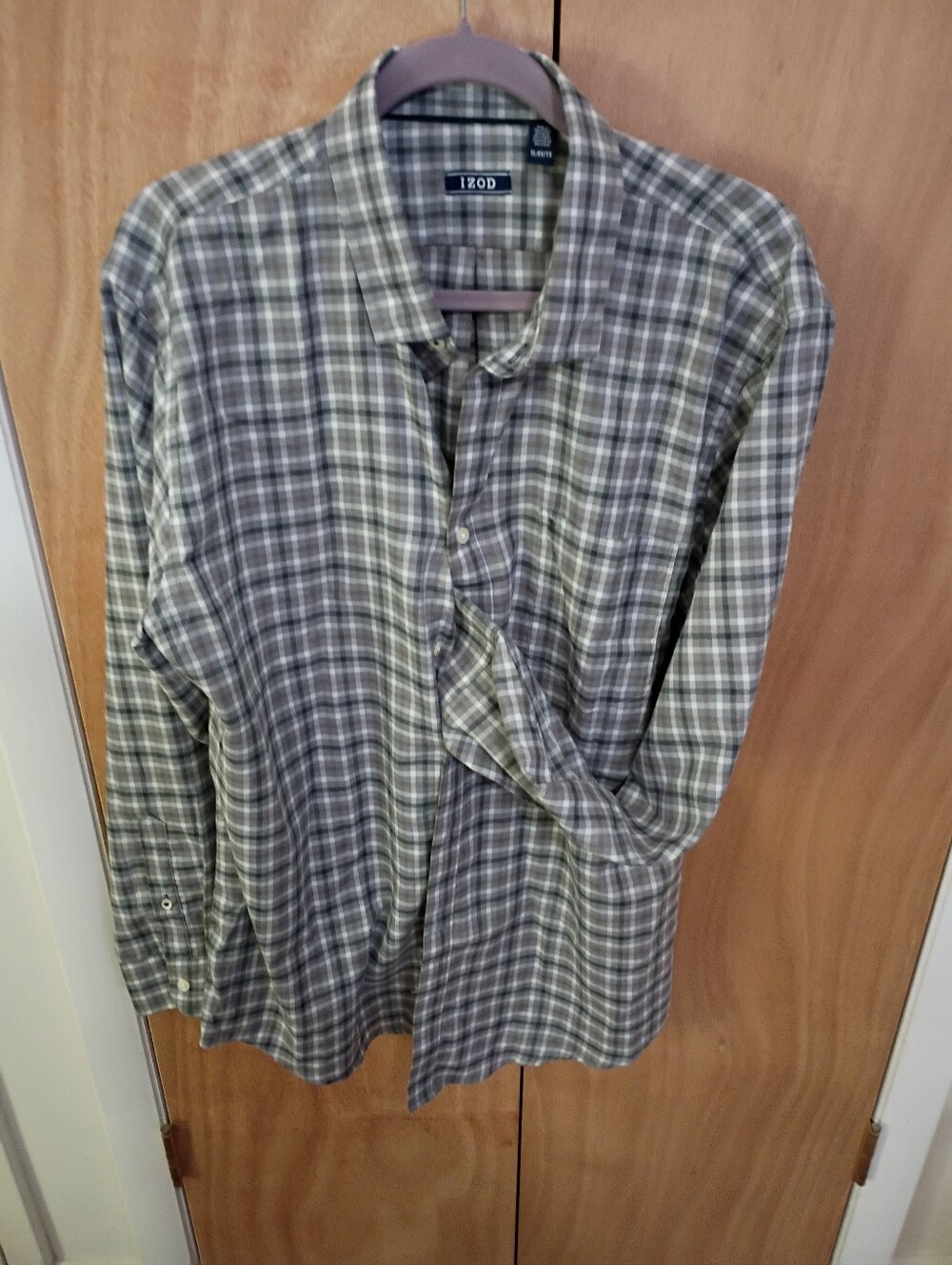 Izod Men’s Green and Gray Plaid Button-Down Shirt